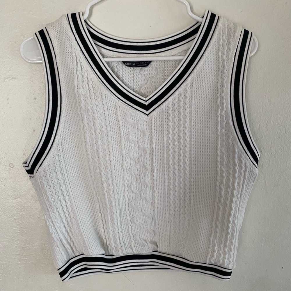 Cute comfortable cropped sweater vest